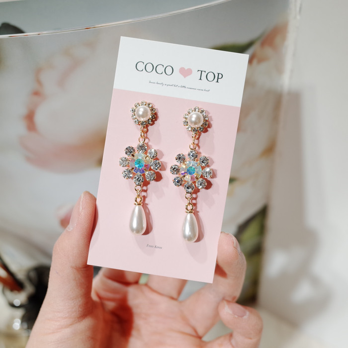 <b><p>Flower field I Pearl drop ring</p></b><b><p>花畑には 私 パールドロップ イヤリング</p></b><br /><br /><p align='center'>