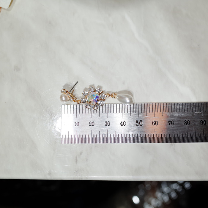 <b><p>Flower field I Pearl drop ring</p></b><b><p>花畑には 私 パールドロップ イヤリング</p></b><br /><br /><p align='center'>