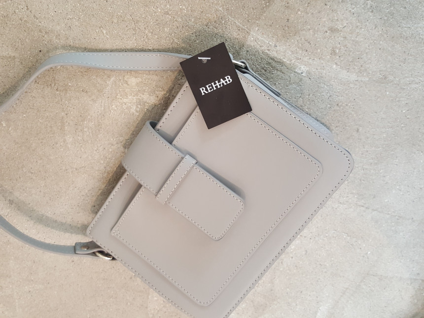 <b><p>Marie Sque Bag</p></b><b><p>マリースクエアバック</p></b><br /><br /><p align='center'>