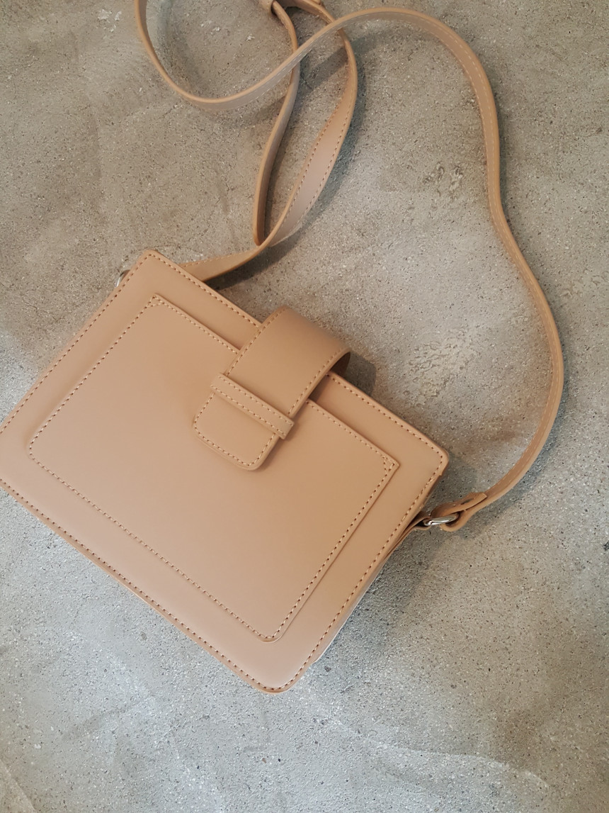 <b><p>Marie Sque Bag</p></b><b><p>マリースクエアバック</p></b><br /><br /><p align='center'>