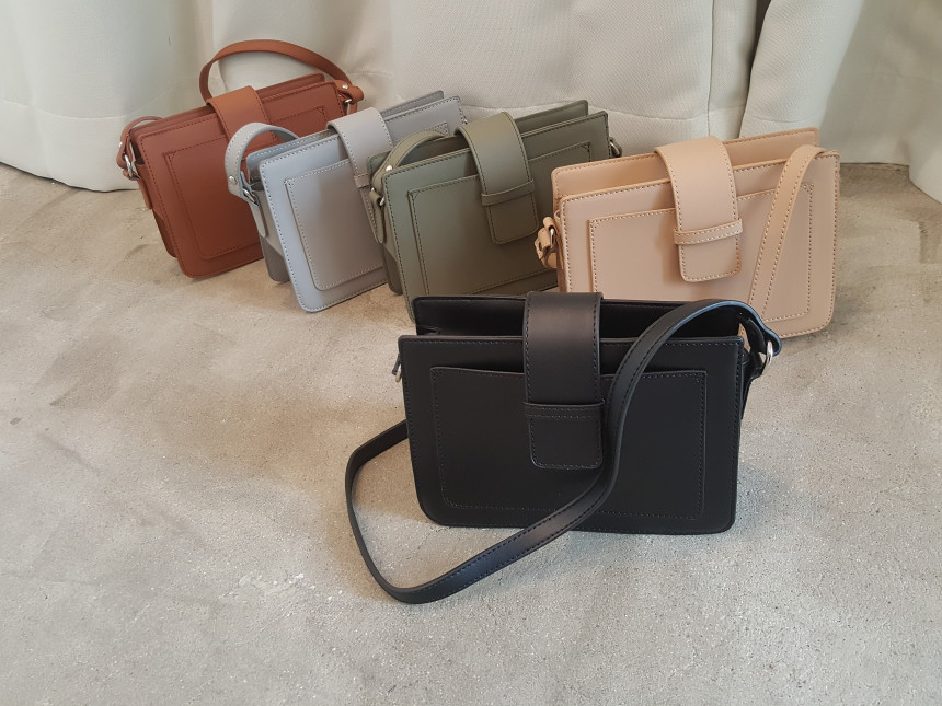 <b><p>Marie Sque Bag</p></b><b><p>マリースクエアバック</p></b><br /><br /><p align='center'>