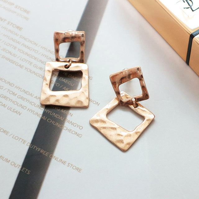 <b><p>1+1 vintage Bold Drop Earrgs 18 species Aique</p></b><b><p>+ ヴィンテージ ボールド ドロップイヤリング 18種 アィーク サル ミニマル</p></b><br /><br /><p align='center'>