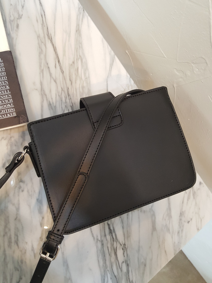 <b><p>Marie Sque Bag</p></b><b><p>マリースクエアバック</p></b><br /><br /><p align='center'>