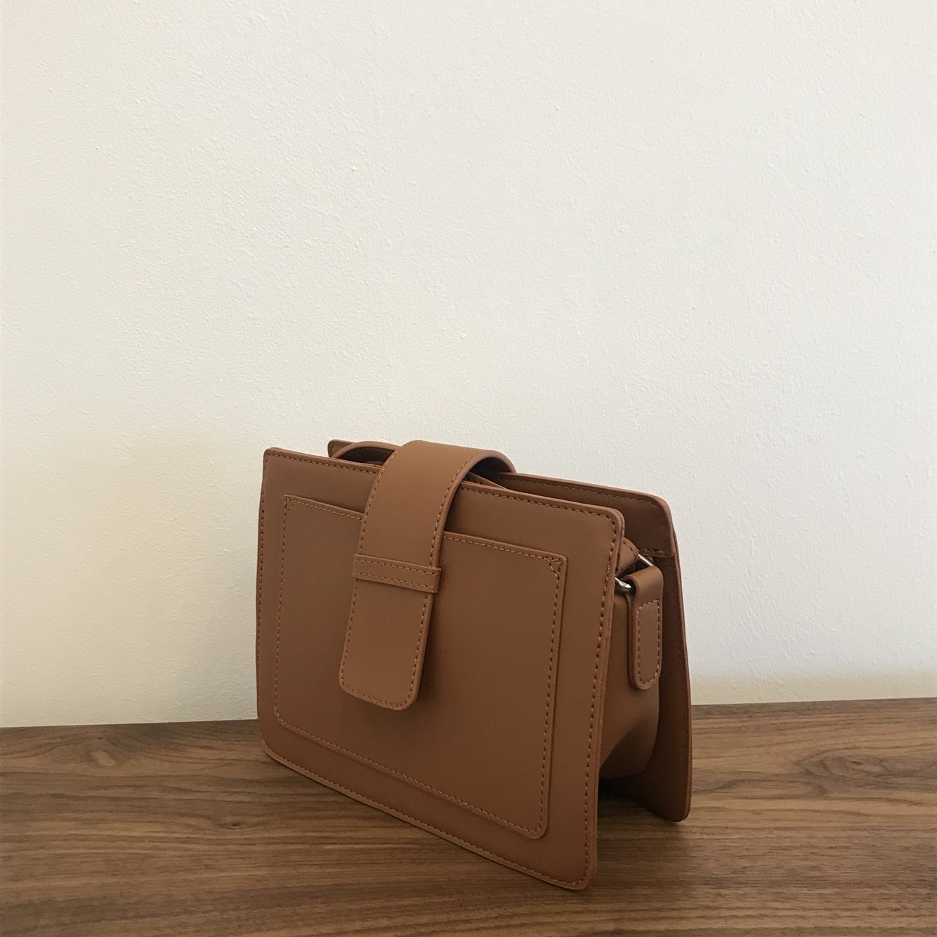 <b><p>Simple shoulder bag Women's 30s Coordination</p></b><b><p>シンプルショルダーバッグの女性のバッグ30代コーディネート、春のファッションデイリーレザー</p></b><br /><br /><p align='center'>