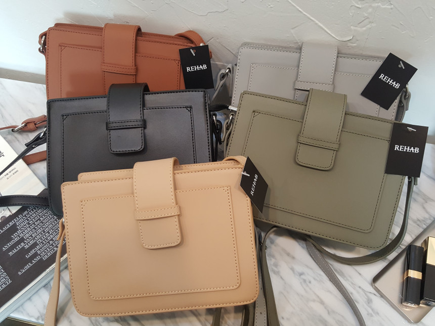 <b><p>Marie Sque Bag</p></b><b><p>マリースクエアバック</p></b><br /><br /><p align='center'>