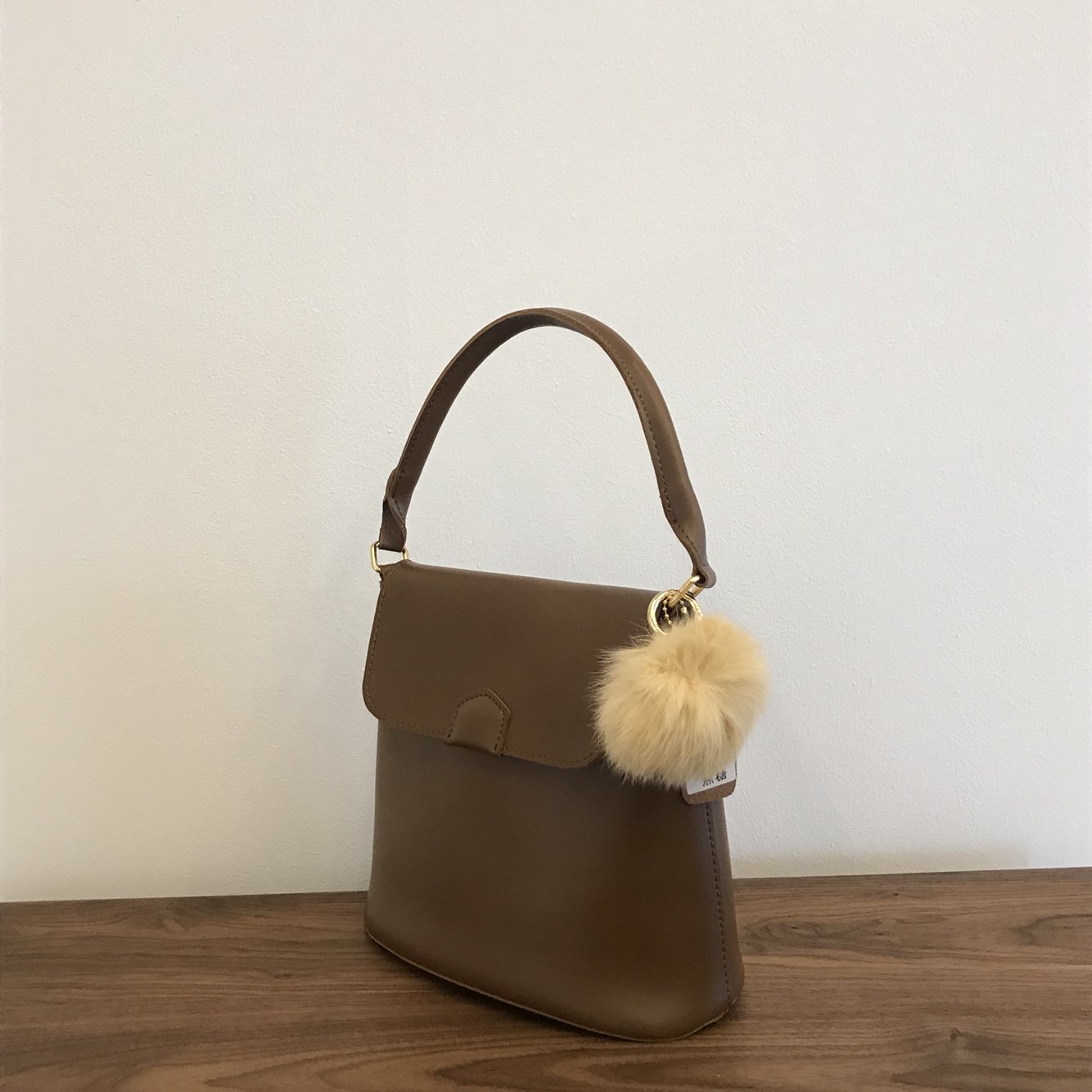 <b><p>Simple shoulder bag Women's 30s Coordination</p></b><b><p>シンプルショルダーバッグの女性のバッグ30代コーディネート、春のファッションデイリーレザー</p></b><br /><br /><p align='center'>