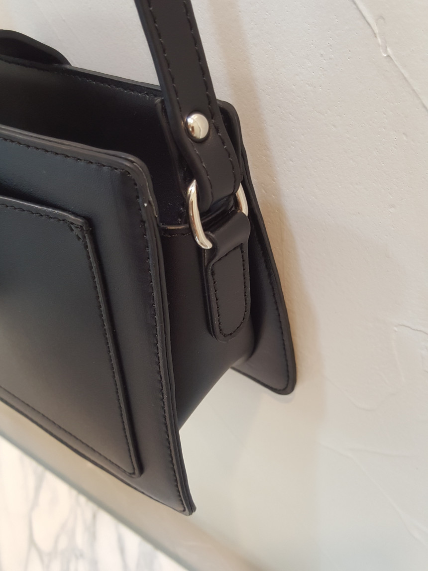 <b><p>Marie Sque Bag</p></b><b><p>マリースクエアバック</p></b><br /><br /><p align='center'>