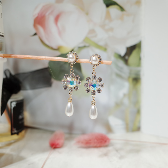 <b><p>Flower field I Pearl drop ring</p></b><b><p>花畑には 私 パールドロップ イヤリング</p></b><br /><br /><p align='center'>