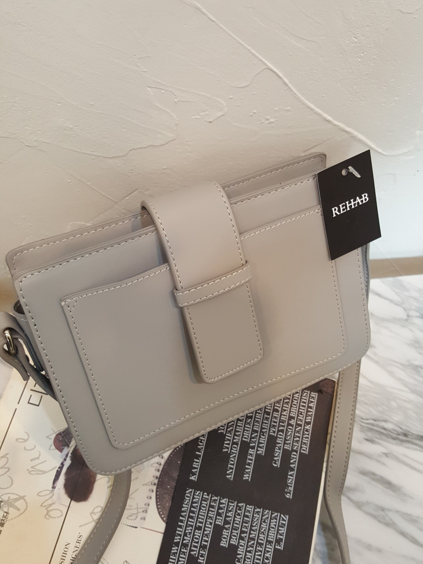 <b><p>Marie Sque Bag</p></b><b><p>マリースクエアバック</p></b><br /><br /><p align='center'>