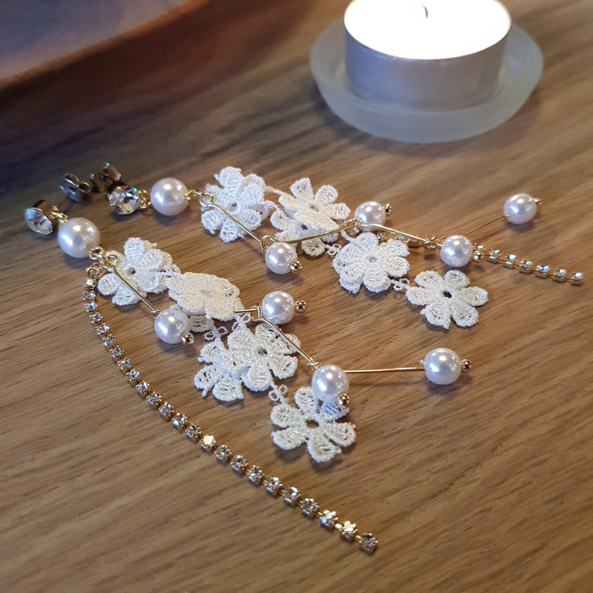 <b><p>White race Pearl Long Drop Eris A grty atmosphere</p></b><b><p>純白 レース 真珠 ロングドロップピアス ガーリッシュな雰囲気 魅力のあるスタイル</p></b><br /><br /><p align='center'>