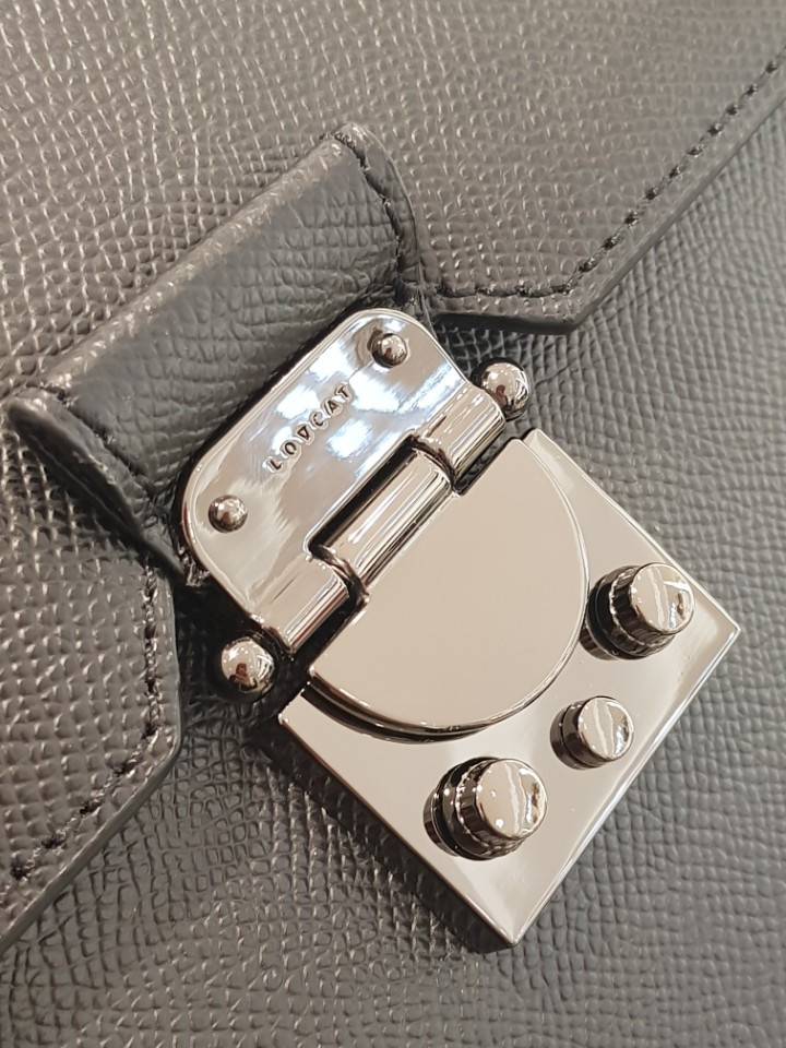 <b><p>LoveCat on Basic 8 Mini Cross LHF2S300 Co.,</p></b><b><p>ロブケトたベーシック8ミニクロスバックLHF2S300有限洗練されたエレガントなトレンドのホットアイ</p></b><br /><br /><p align='center'>