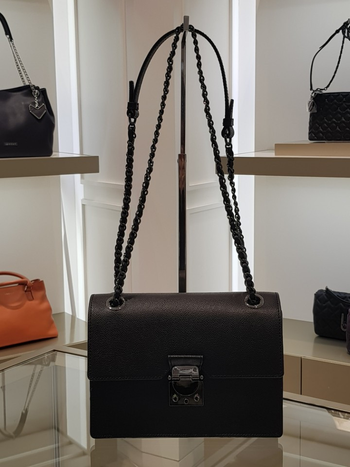 <b><p>LoveCat on Basic 8 Mini Cross LHF2S300 Co.,</p></b><b><p>ロブケトたベーシック8ミニクロスバックLHF2S300有限洗練されたエレガントなトレンドのホットアイ</p></b><br /><br /><p align='center'>