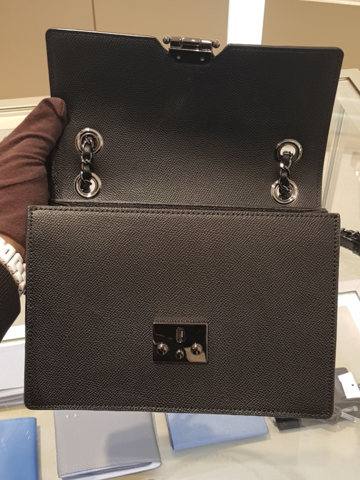 <b><p>LoveCat on Basic 8 Mini Cross LHF2S300 Co.,</p></b><b><p>ロブケトたベーシック8ミニクロスバックLHF2S300有限洗練されたエレガントなトレンドのホットアイ</p></b><br /><br /><p align='center'>