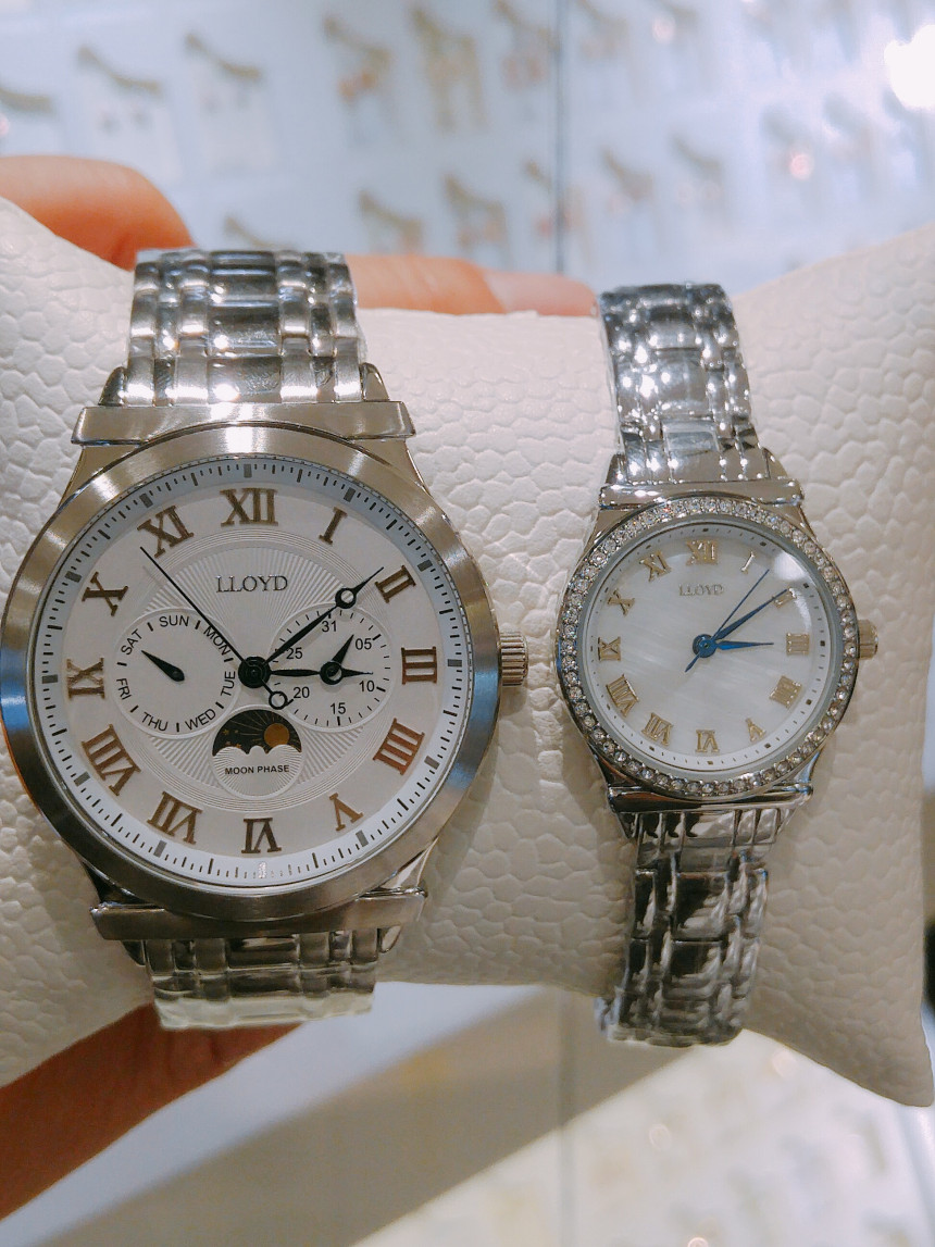 <b><p>Lloyd Moon Phase metal couple cck LL2G17372</p></b><b><p>ロイド ムーンフェイズ メタル カップル 時計 LL2G17372 1M2 女性</p></b><br /><br /><p align='center'>