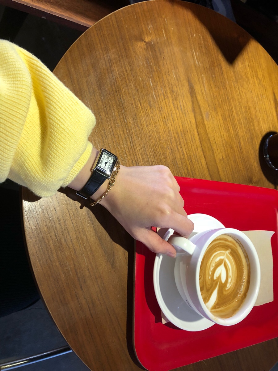 <b><p>Woman square leather wch</p></b><b><p>女性 正方形 レザー 腕時計</p></b><br /><br /><p align='center'>