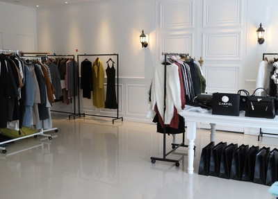 <b><p>on Square clock wrist</p></b><b><p>に スクエア時計 手首</p></b><br /><br /><p align='center'>