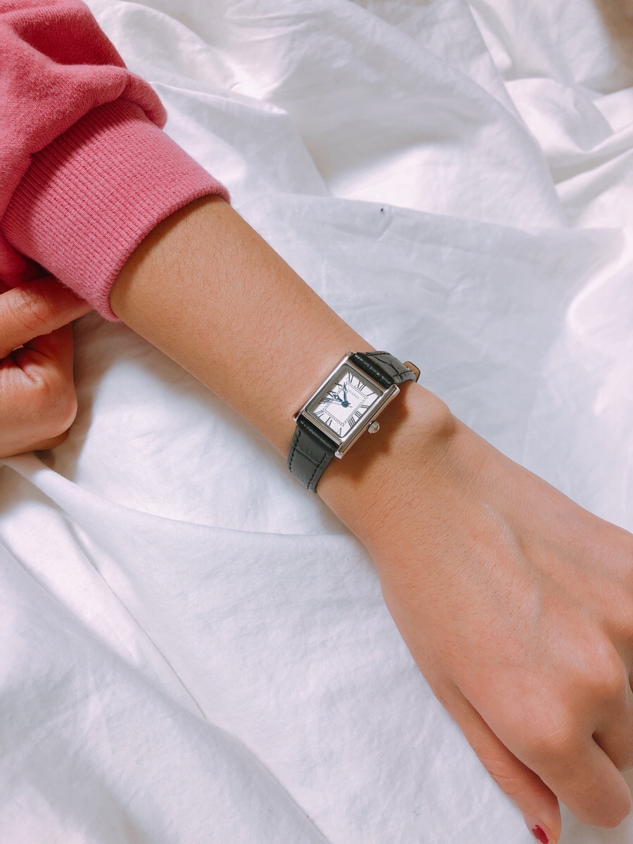 <b><p>Woman square leather wch</p></b><b><p>女性 正方形 レザー 腕時計</p></b><br /><br /><p align='center'>