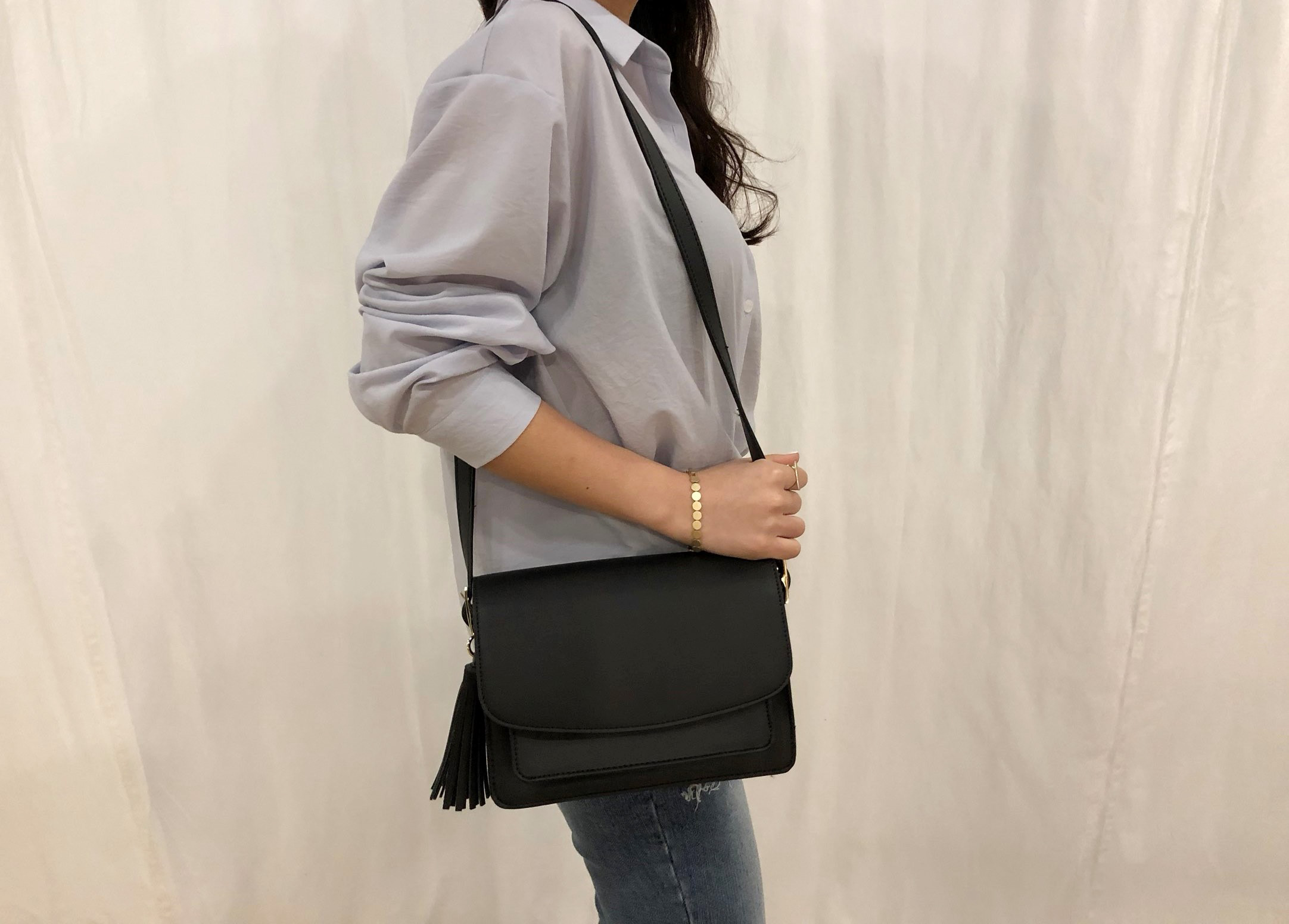 <b><p>Tessel Shoulder Bag</p></b><b><p>タッセルショルダーバッグ</p></b><br /><br /><p align='center'>