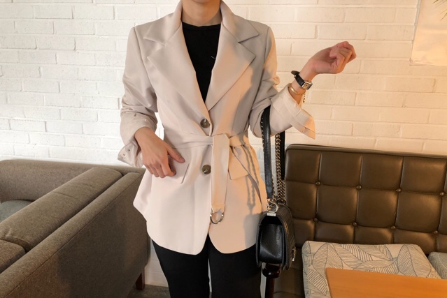 <b><p>Woman square leather wch</p></b><b><p>女性 正方形 レザー 腕時計</p></b><br /><br /><p align='center'>