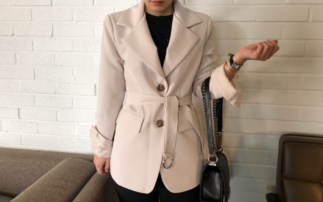 <b><p>Woman square leather wch</p></b><b><p>女性 正方形 レザー 腕時計</p></b><br /><br /><p align='center'>