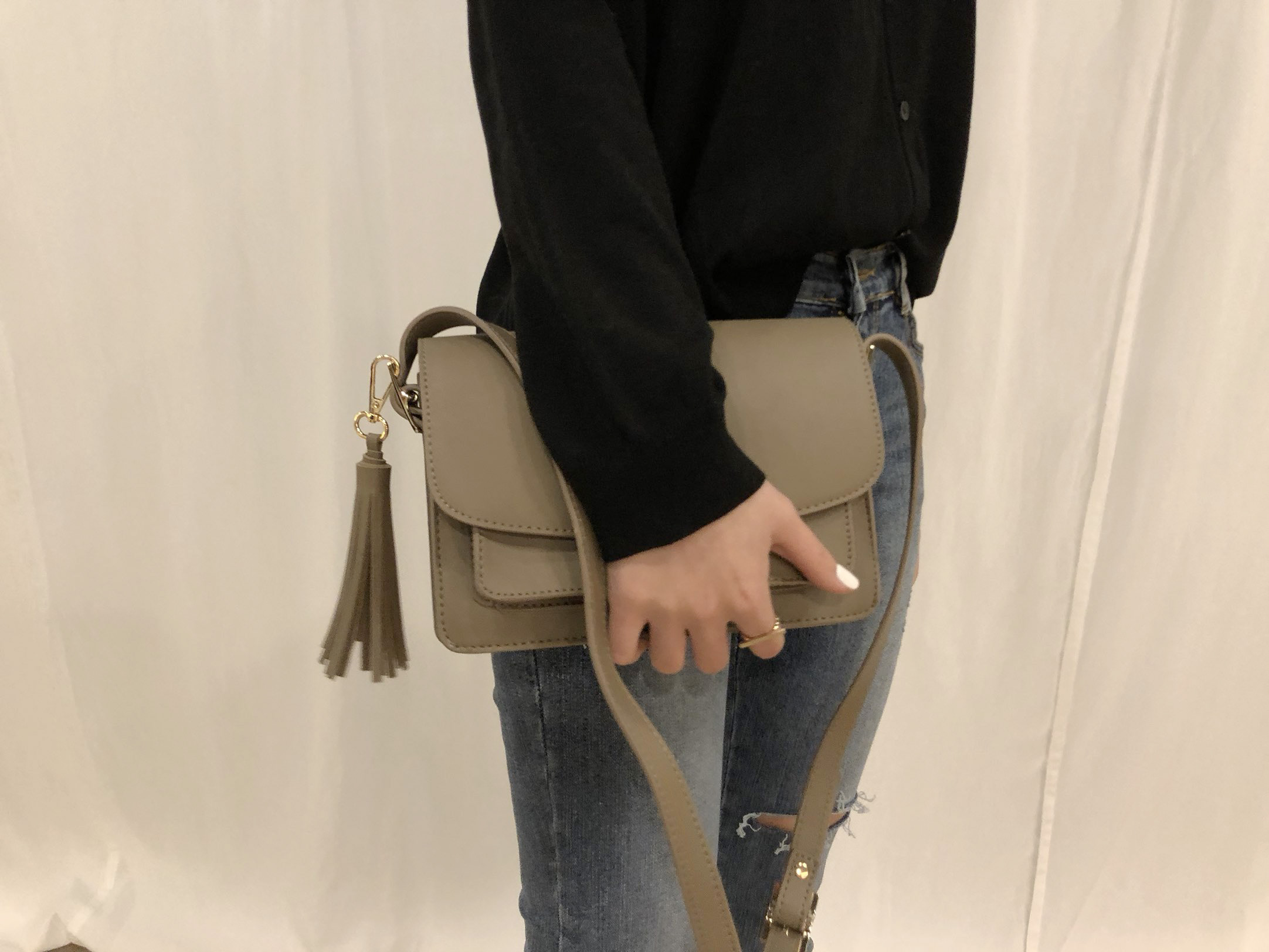 <b><p>Tessel Shoulder Bag</p></b><b><p>タッセルショルダーバッグ</p></b><br /><br /><p align='center'>