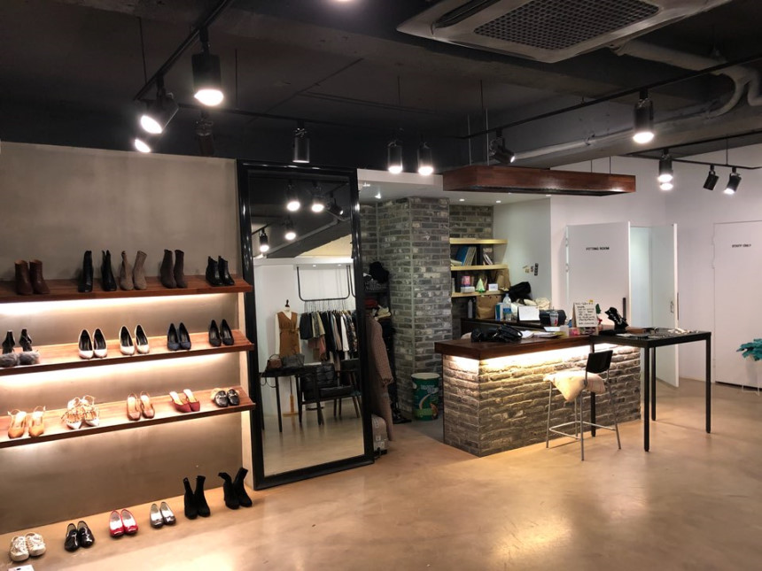 <b><p>Tessel Shoulder Bag</p></b><b><p>タッセルショルダーバッグ</p></b><br /><br /><p align='center'>