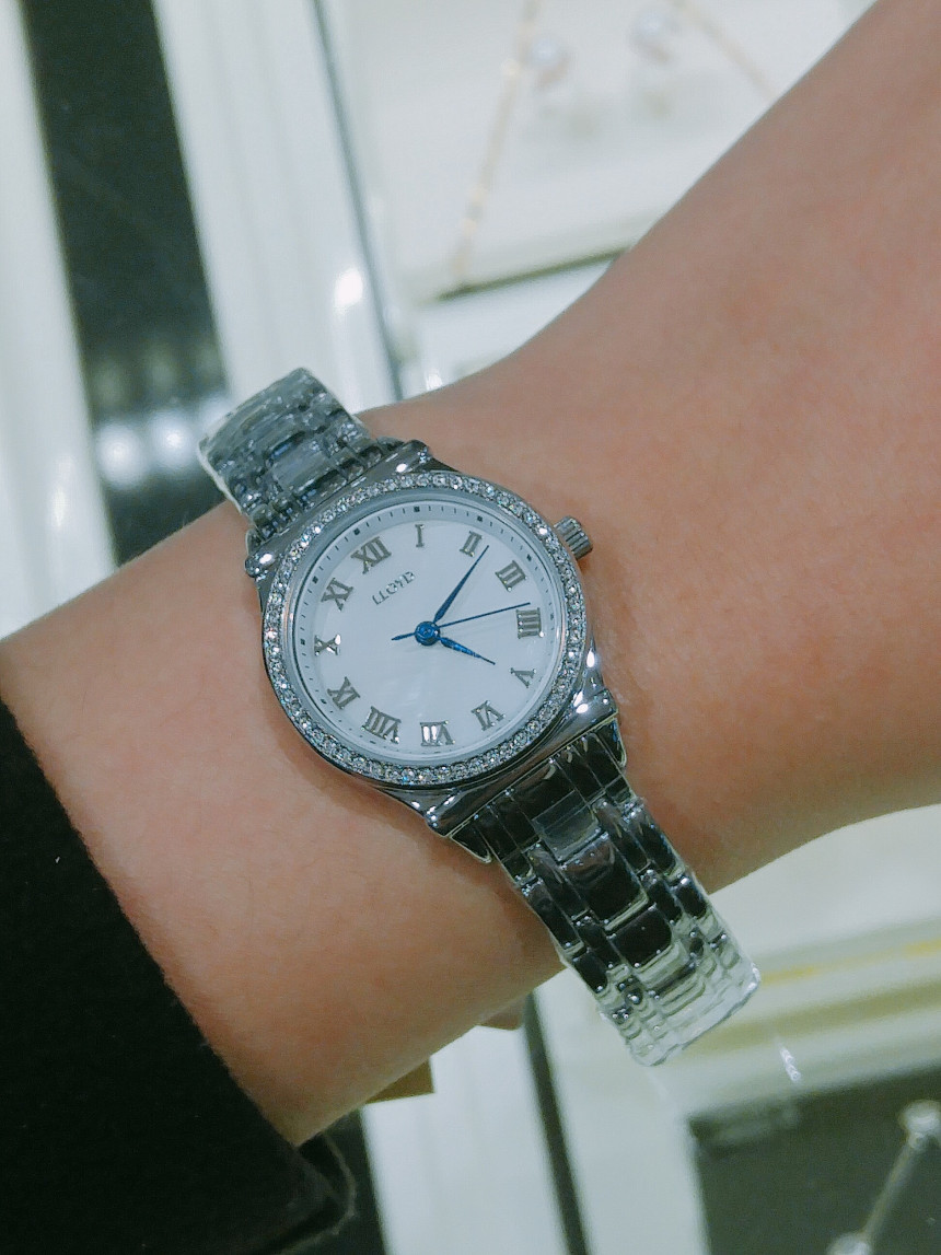 <b><p>Lloyd Moon Phase metal couple cck LL2G17372</p></b><b><p>ロイド ムーンフェイズ メタル カップル 時計 LL2G17372 1M2 女性</p></b><br /><br /><p align='center'>