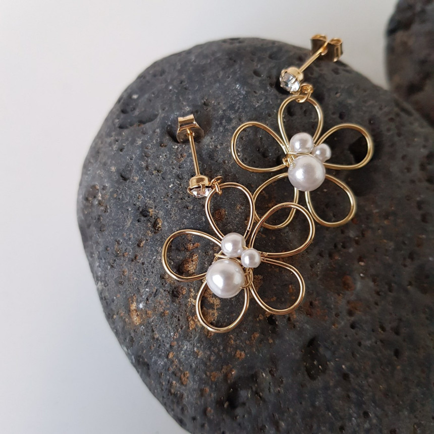 <b><p>Ant Flower line Pearl Drop Ergs smy pit Unique</p></b><b><p>アンセン フラワーライン 真珠 ドロップイヤリング フリフリピット ユニークな感性ムード</p></b><br /><br /><p align='center'>