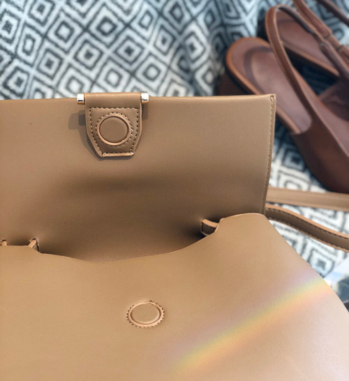 <b><p>Simple 2way Square Shoulder Bag 3color Two</p></b><b><p>シンプル2wayスクエアショルダーバッグ3colorツーウェイバック女性トートバッグハンドバッグミニ</p></b><br /><br /><p align='center'>