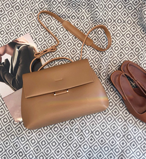 <b><p>Simple 2way Square Shoulder Bag 3color Two</p></b><b><p>シンプル2wayスクエアショルダーバッグ3colorツーウェイバック女性トートバッグハンドバッグミニ</p></b><br /><br /><p align='center'>