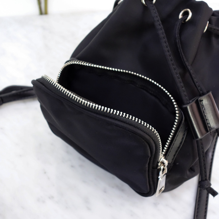 <b><p>Front pocket Mini bu bag Instute fashi Ey</p></b><b><p>フロントポケットミニバケットバッグインスタファッション簡単イーカジュアルショーポベク簡単バッグ可愛ら</p></b><br /><br /><p align='center'>