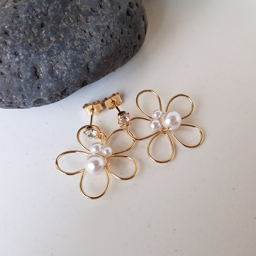 <b><p>Ant Flower line Pearl Drop Ergs smy pit Unique</p></b><b><p>アンセン フラワーライン 真珠 ドロップイヤリング フリフリピット ユニークな感性ムード</p></b><br /><br /><p align='center'>