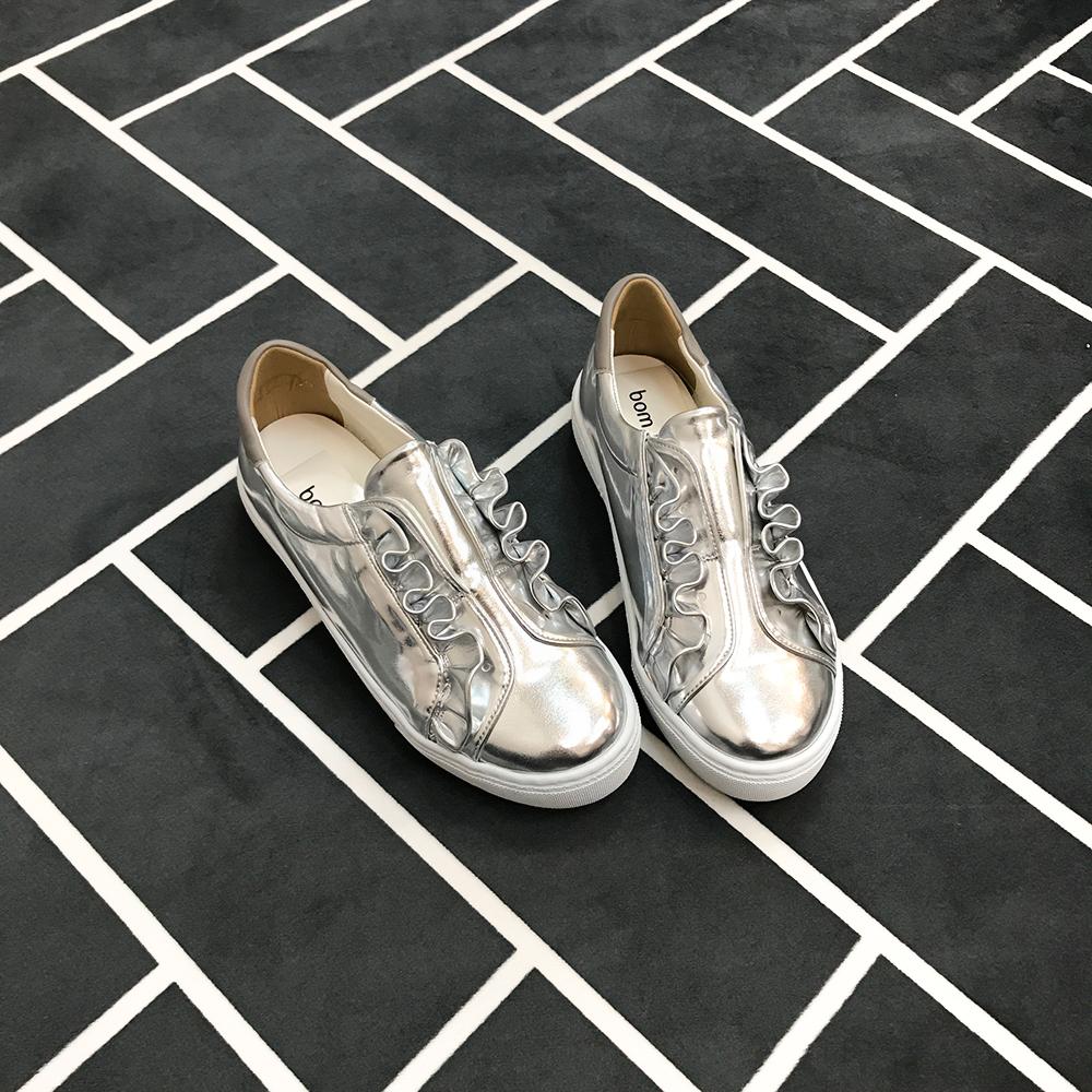 <b><p>Mourning Korean Islet Frill Slip-on Lovely</p></b><b><p>無排 韓国語 アイレット フリル スリップオン ラブリーな 洗練され見える 女子大生デイルック</p></b><br /><br /><p align='center'>