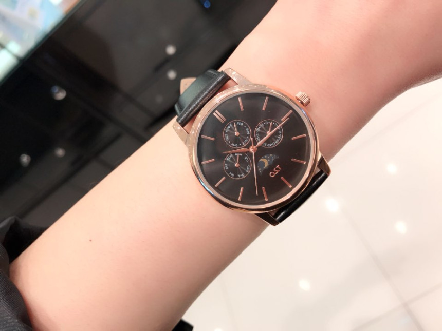 <b><p>OST Black Stopper Couple Watch OTC118207FPB</p></b><b><p>OST ブラックモムムンフェイズカップル時計 OTC118207FPB 27 あちこちマッチ可能</p></b><br /><br /><p align='center'>