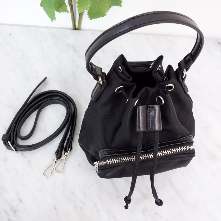 <b><p>Front pocket Mini bu bag Instute fashi Ey</p></b><b><p>フロントポケットミニバケットバッグインスタファッション簡単イーカジュアルショーポベク簡単バッグ可愛ら</p></b><br /><br /><p align='center'>