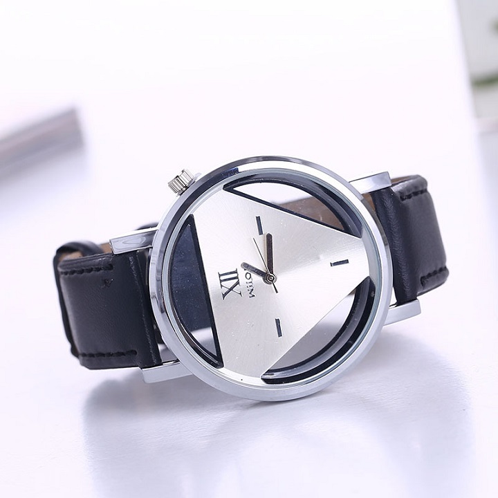 <b><p>triangle watch</p></b><b><p>トライアングル 腕時計</p></b><br /><br /><p align='center'>