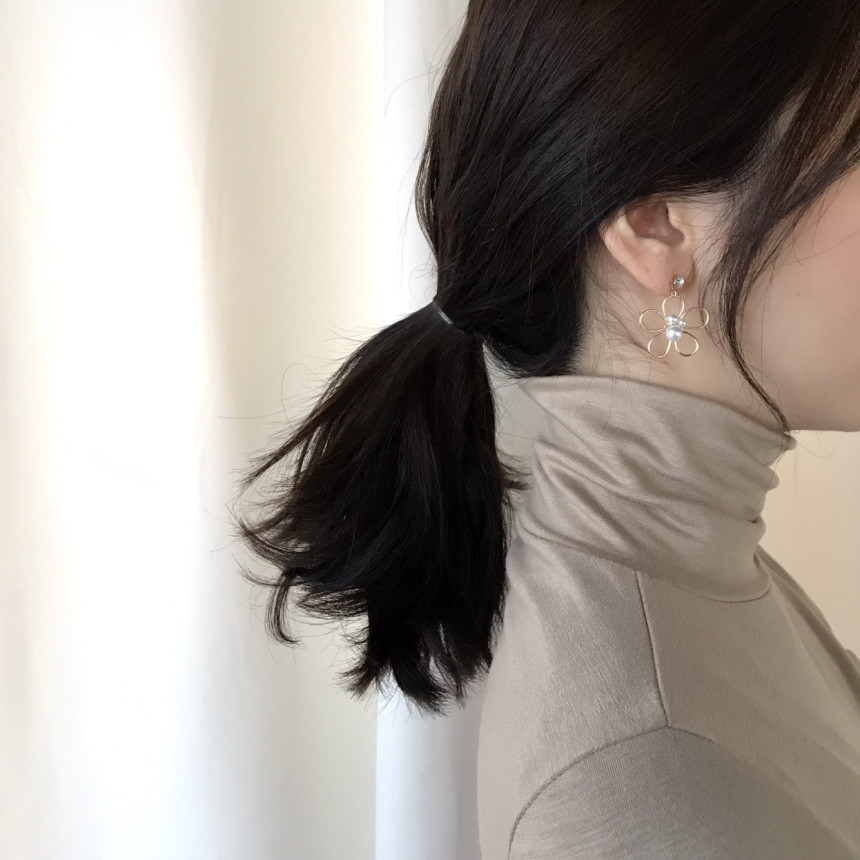 <b><p>Ant Flower line Pearl Drop Ergs smy pit Unique</p></b><b><p>アンセン フラワーライン 真珠 ドロップイヤリング フリフリピット ユニークな感性ムード</p></b><br /><br /><p align='center'>