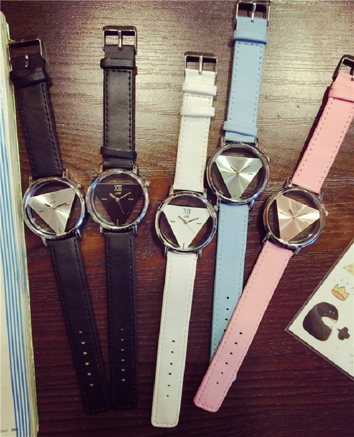 <b><p>triangle watch</p></b><b><p>トライアングル 腕時計</p></b><br /><br /><p align='center'>