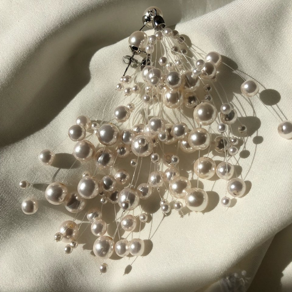 <b><p>Mongle ss earri cluster Pl by Spkli fancy</p></b><b><p>モングルモングル カスミソウ イヤリ 松茸 真珠多発 スパークリ 派手な 大きな</p></b><br /><br /><p align='center'>