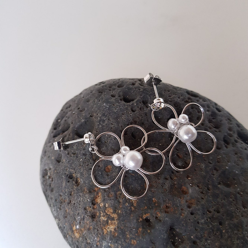 <b><p>Ant Flower line Pearl Drop Ergs smy pit Unique</p></b><b><p>アンセン フラワーライン 真珠 ドロップイヤリング フリフリピット ユニークな感性ムード</p></b><br /><br /><p align='center'>