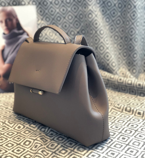 <b><p>Simple 2way Square Shoulder Bag 3color Two</p></b><b><p>シンプル2wayスクエアショルダーバッグ3colorツーウェイバック女性トートバッグハンドバッグミニ</p></b><br /><br /><p align='center'>