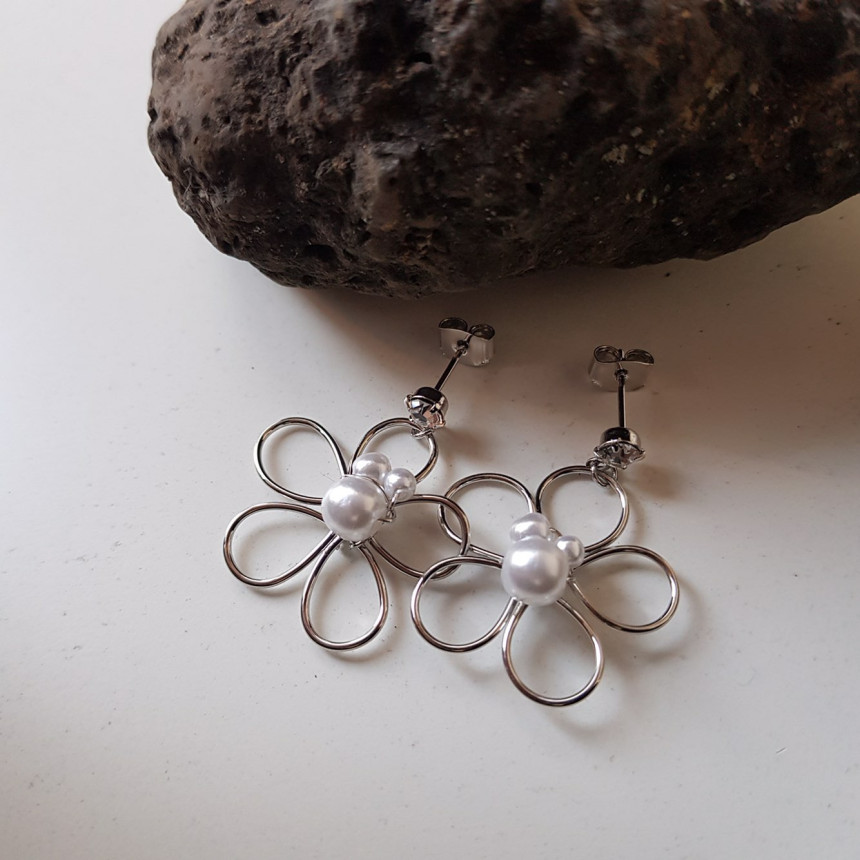 <b><p>Ant Flower line Pearl Drop Ergs smy pit Unique</p></b><b><p>アンセン フラワーライン 真珠 ドロップイヤリング フリフリピット ユニークな感性ムード</p></b><br /><br /><p align='center'>