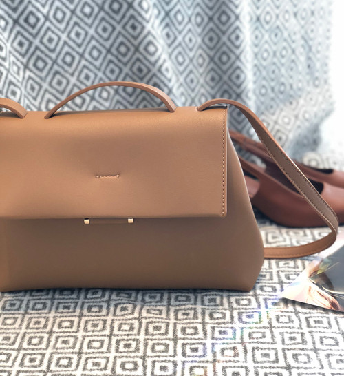 <b><p>Simple 2way Square Shoulder Bag 3color Two</p></b><b><p>シンプル2wayスクエアショルダーバッグ3colorツーウェイバック女性トートバッグハンドバッグミニ</p></b><br /><br /><p align='center'>