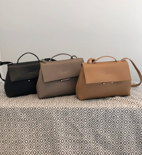 <b><p>Simple 2way Square Shoulder Bag 3color Two</p></b><b><p>シンプル2wayスクエアショルダーバッグ3colorツーウェイバック女性トートバッグハンドバッグミニ</p></b><br /><br /><p align='center'>