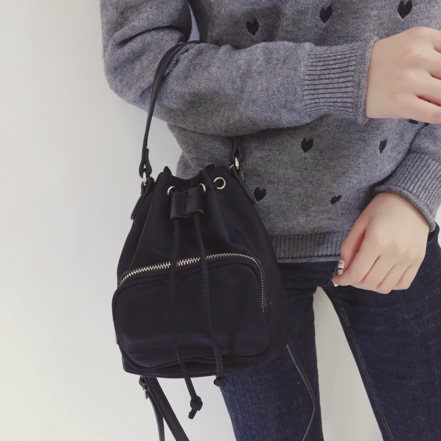 <b><p>Front pocket Mini bu bag Instute fashi Ey</p></b><b><p>フロントポケットミニバケットバッグインスタファッション簡単イーカジュアルショーポベク簡単バッグ可愛ら</p></b><br /><br /><p align='center'>