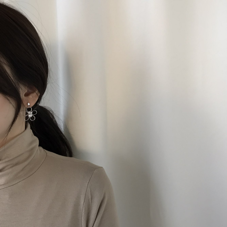 <b><p>Ant Flower line Pearl Drop Ergs smy pit Unique</p></b><b><p>アンセン フラワーライン 真珠 ドロップイヤリング フリフリピット ユニークな感性ムード</p></b><br /><br /><p align='center'>