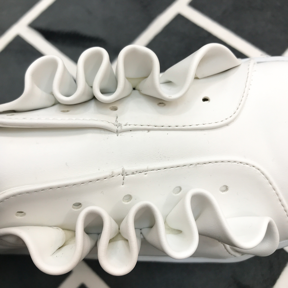 <b><p>Mourning Korean Islet Frill Slip-on Lovely</p></b><b><p>無排 韓国語 アイレット フリル スリップオン ラブリーな 洗練され見える 女子大生デイルック</p></b><br /><br /><p align='center'>