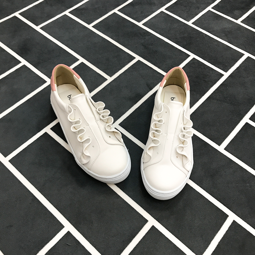 <b><p>Mourning Korean Islet Frill Slip-on Lovely</p></b><b><p>無排 韓国語 アイレット フリル スリップオン ラブリーな 洗練され見える 女子大生デイルック</p></b><br /><br /><p align='center'>