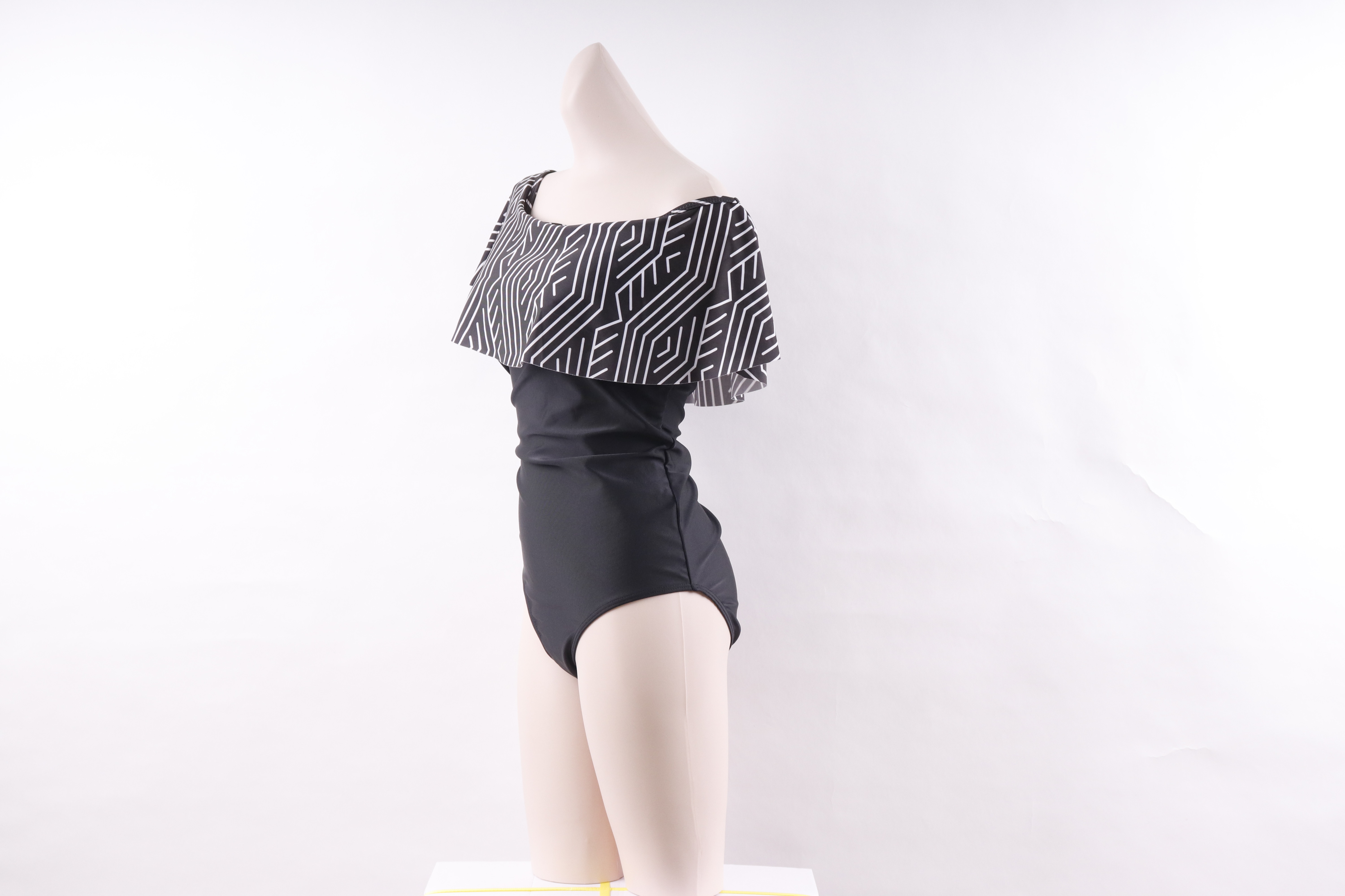 <b><p>pattern black Frill High waist bikini femne</p></b><b><p>パターン ブラック フリル ハイウエスト ビキニ 女性らしい 20代 清純な セクシー</p></b><br /><br /><p align='center'>