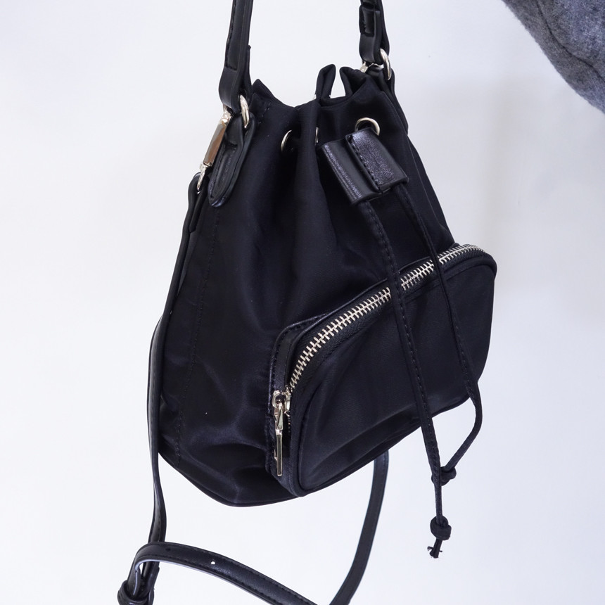 <b><p>Front pocket Mini bu bag Instute fashi Ey</p></b><b><p>フロントポケットミニバケットバッグインスタファッション簡単イーカジュアルショーポベク簡単バッグ可愛ら</p></b><br /><br /><p align='center'>